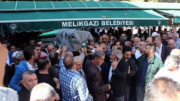 Silahlı saldırıda hayatını kaybeden dernek başkanı son yolculuğuna uğurlandı
