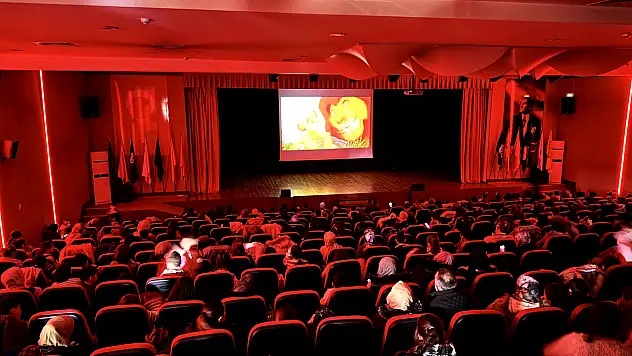 Sinema, sirk ve tiyatroyla bol etkinlikli bir tatil