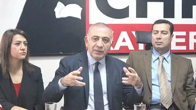 'Sivas caddesi, 27 Mayıs'ta esnaf borçlu ve can çekişiyor'