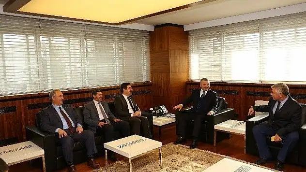 Sivas'ın ilçe ve belde belediye başkanları Başkan Çelik'i ziyaret etti
