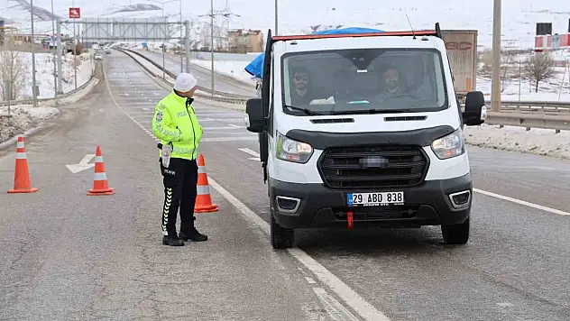 Sivas-Kayseri kara yolu araç ulaşımına kapatıldı mı?