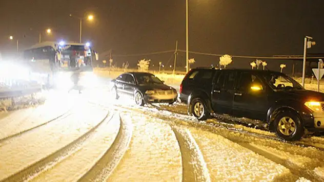 Sivas-Kayseri karayolu trafiğe kapandı