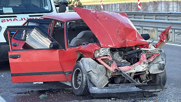 Sivas-Kayseri yolunda kaza! Otomobil tıra arkadan çarptı
