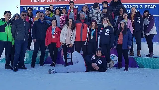 Sivas Snowboard Yarışlarından 8 Madalya