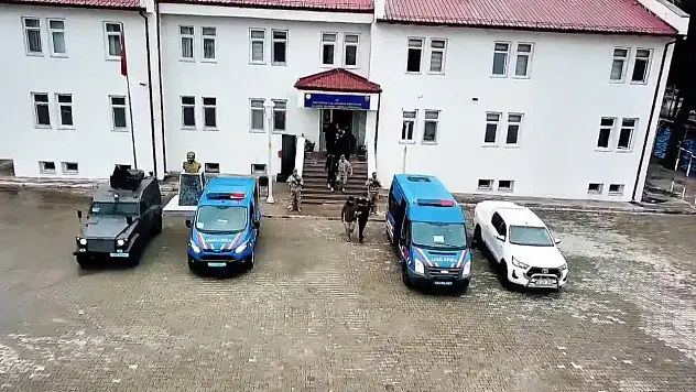 10 kaçak göçmen yakalandı