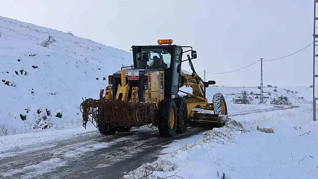 Kar ve tipi 432 yolu kapattı