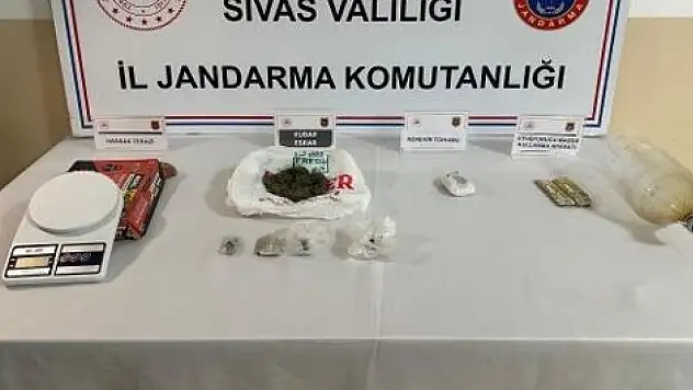 Sivas'ta bir şahsın evine operasyon! Bakın neler ele geçirildi?