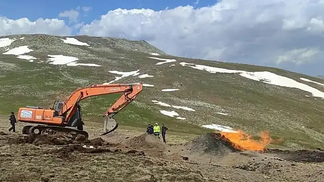 Yıldırım düştü doğalgaz boru hattında yangın çıktı