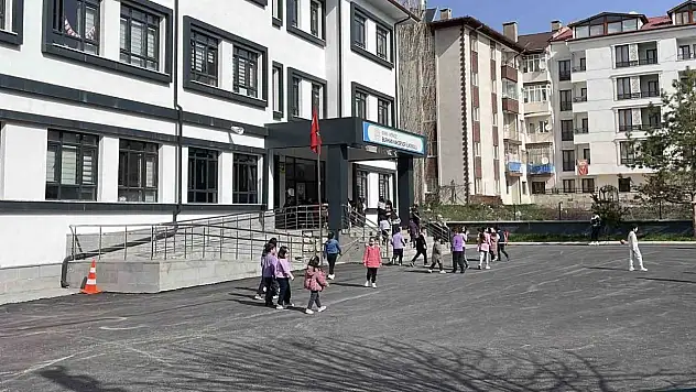 Sivas'ta öğretmenler eğitim şart dedi