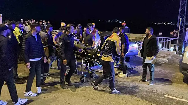 Araç bariyere ok gibi saplandı, sürücüsü yaralandı
