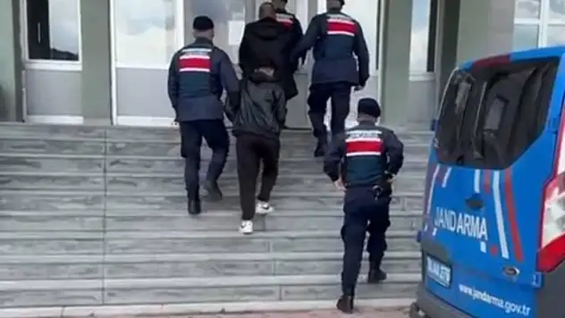Göçmen kaçakçıları yakayı ele verdi