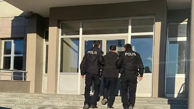 Durdurulan otomobilde kaçak göçmen yakalandı!