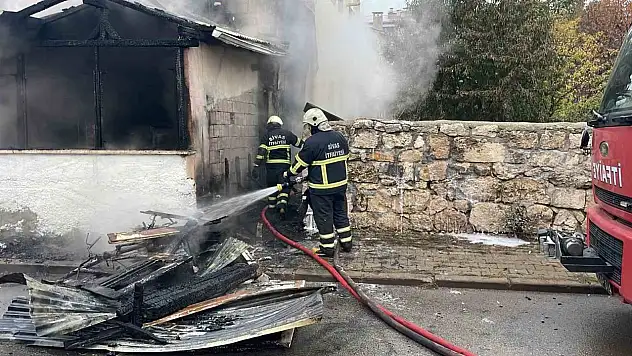 Ev küle döndü! 1 kişi gözaltına alındı