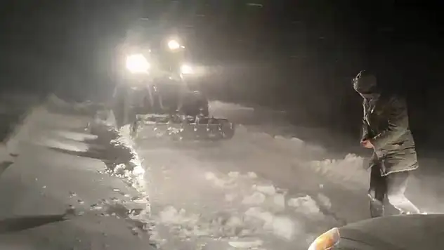 Kar ve tipi ulaşımda aksamalara neden oldu