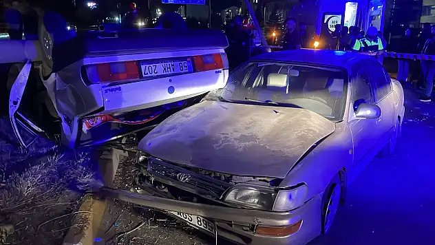 Sivas'ta Kayseri plakalı araç kaza yaptı: 2'si çocuk 5 yaralı