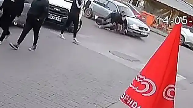 2 kişi yaralandı, kaza anı kamerada