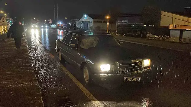 Karşıya geçmeye çalışırken otomobil çarptı!