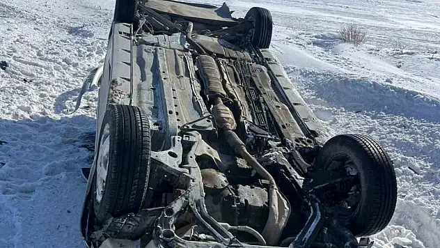 Takla atan araç ters döndü