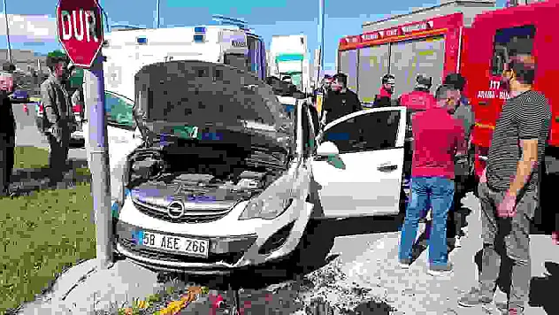 Sivas'ta tır ile otomobil çarpıştı: 4 yaralı