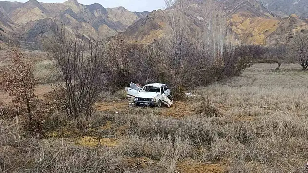Otomobilin şarampole devrildi: 1 ölü, 2 ağır yaralı