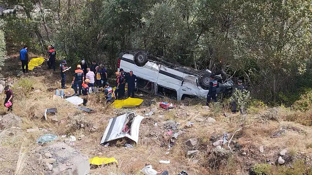 Sivas'ta yolcu otobüsü şarampole uçtu: 4 ölü, çok sayıda yaralı!