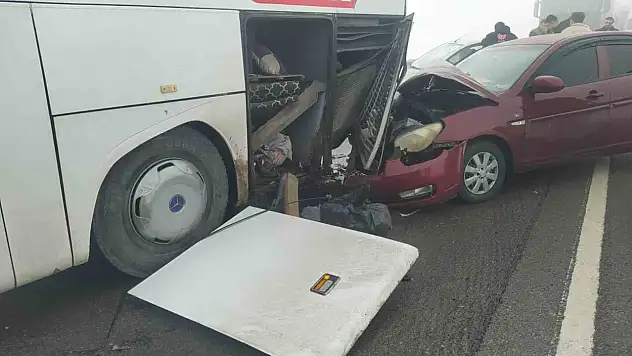 Yolcu otobüsü zincirleme trafik kazasına neden oldu