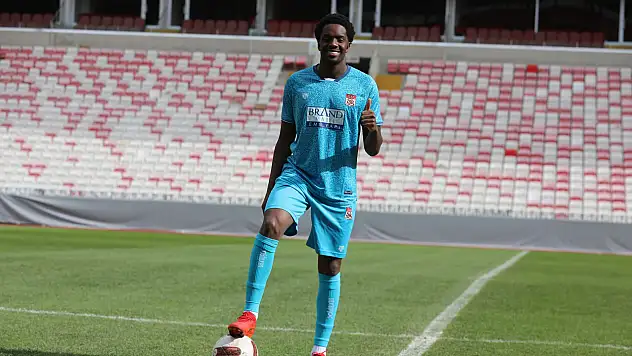 Sivasspor'a yeni transferine imzayı attırdı