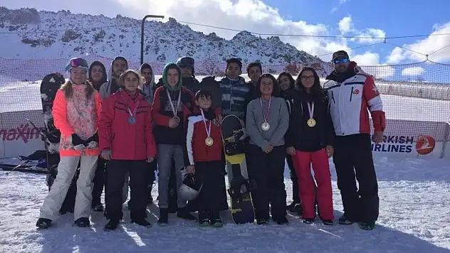Snowboard il seçmelerinde Develi Belediyesi Kayak Kulübünden büyük başarı