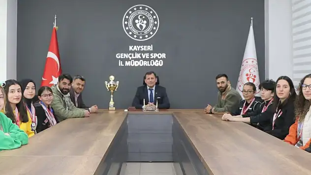 Snowboard takımı madalyaları topladı