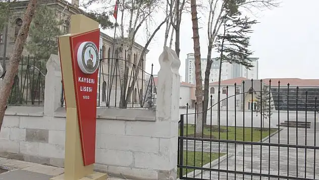 ŞOK İDDİA: O OKULDA VELİLERDEN 960 LİRAYA KİTAP SETİ ALMALARI İSTENİYOR!