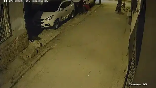 Sokak ortasında çocuğu darbeden şahıs babası çıktı! Gözaltına alındı