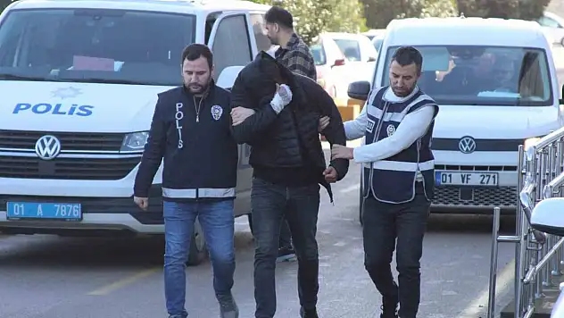 Boşanan çift sokak ortasında kavga etti!