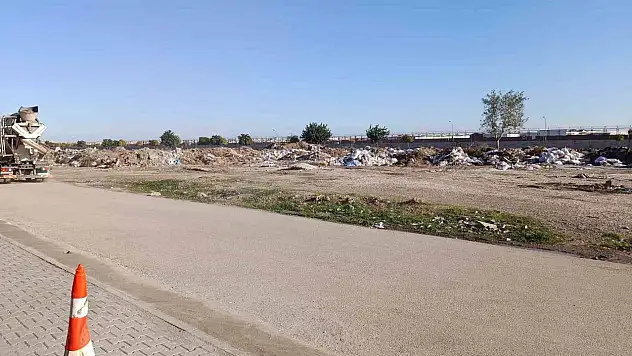 19 yaşındaki genç sokak ortasında defalarca bıçaklandı