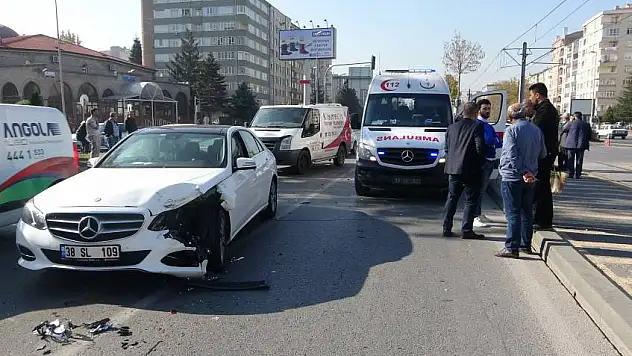 Son dakika... Trafik kazası yaralılar var!
