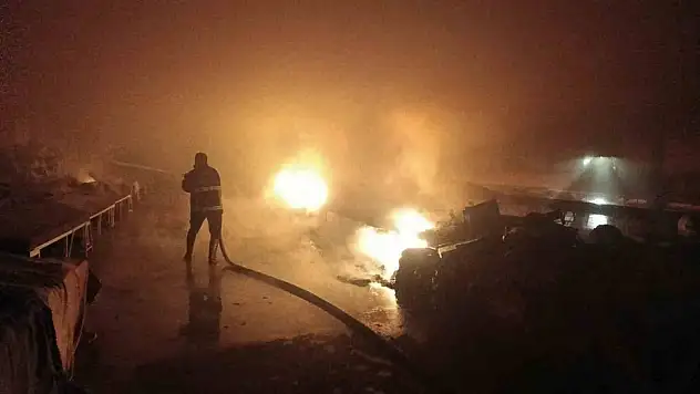 Semt pazarı alev alev yandı!