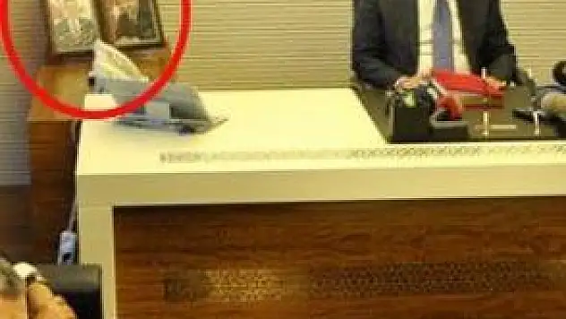   SORUNUN CEVABI FOTOĞRAFTA SAKLI!