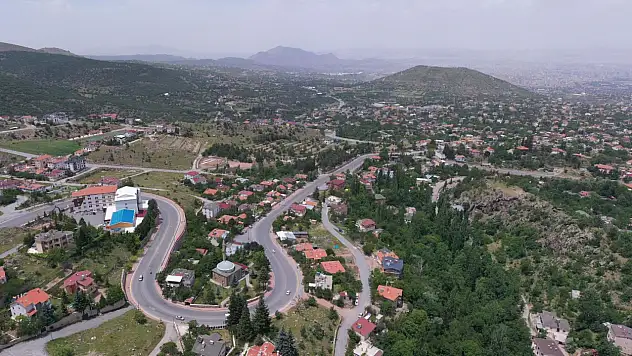 'Sosyal medya çıktı, siyaset bozuldu' diyen AK Partili vekilden Kayseri'deki bağ evleri çıkışı