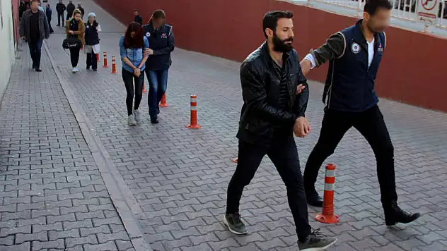 Terör örgütü propagandası yapan 3 kişi hakim karşısında