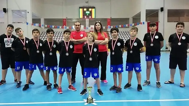 Spor A.Ş Gençlik ve Spor Kulübü kupalar ile döndü