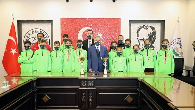 Sporcu Fabrikası meyvelerini vermeye başladı