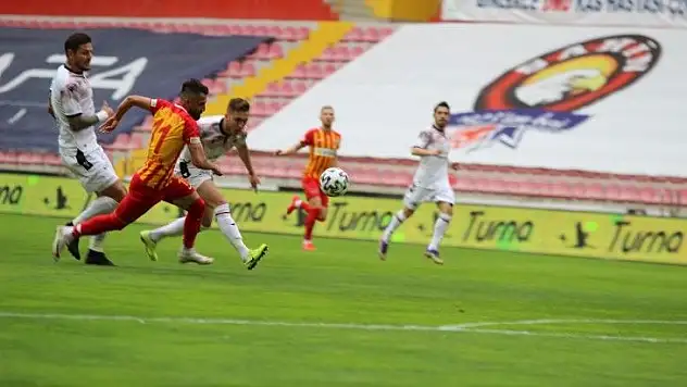 Süper Lig: Hes Kablo Kayserispor: 1 - Gençlerbirliği: 0 (İlk yarı)