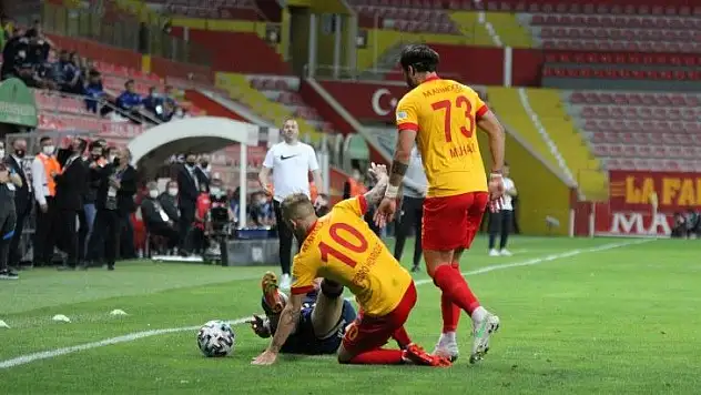 Süper Lig: Kayserispor: 1 - Fenerbahçe: 0 (İlk yarı)