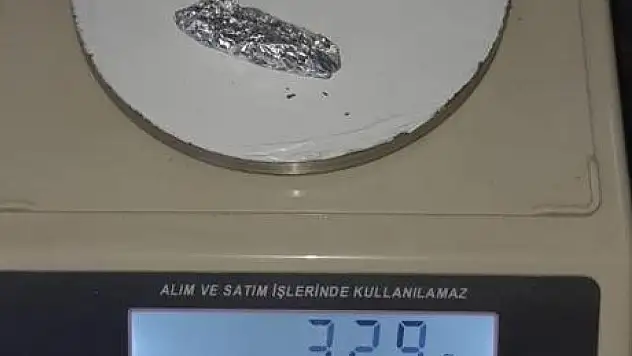 Şüphe üzerine durdurulan şahsın üzerinden çıktı!