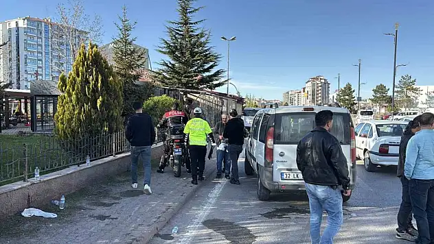Görev başındaki polisler kaza yaptı
