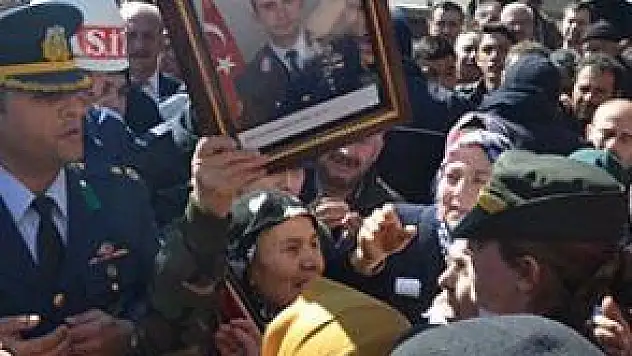 SUR ŞEHİDİ SON KEZ BABA EVİNE GETİRİLDİ 