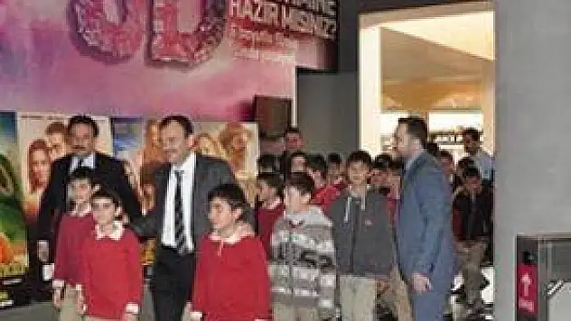 SURİYELİ ÖĞRENCİLER SİNEMA İLE TANIŞTI 