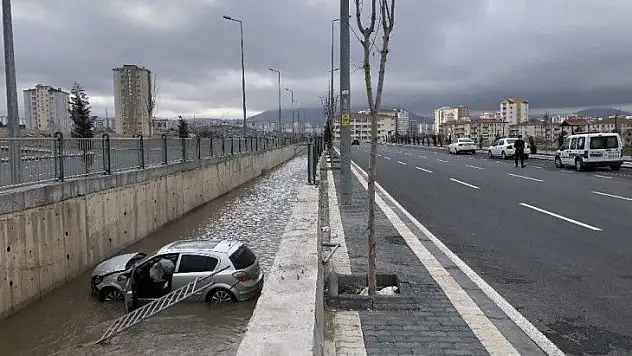 Otomobil kanala uçtu