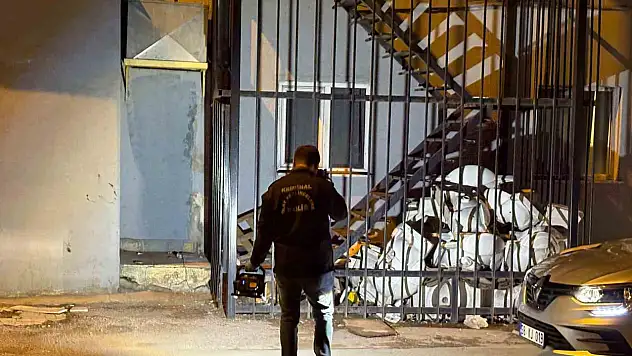 Kendini vurdu, silahı bakın nereye sakladı