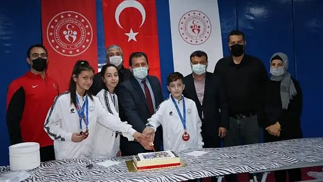 Taekwondocuların zafer kutlaması