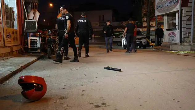 Hem vurdu hem silahını kaskını düşürdü kaçtı!